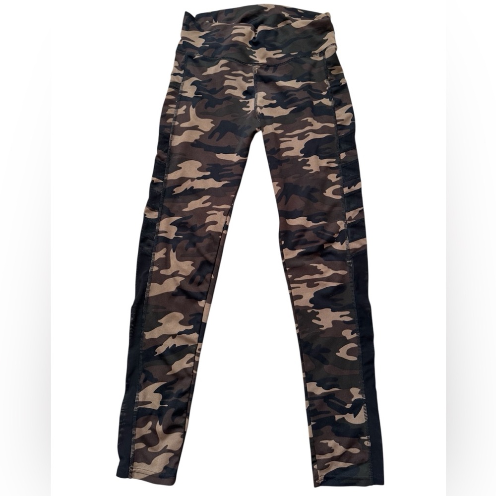 Camo high waisted leggings with side pockets!.